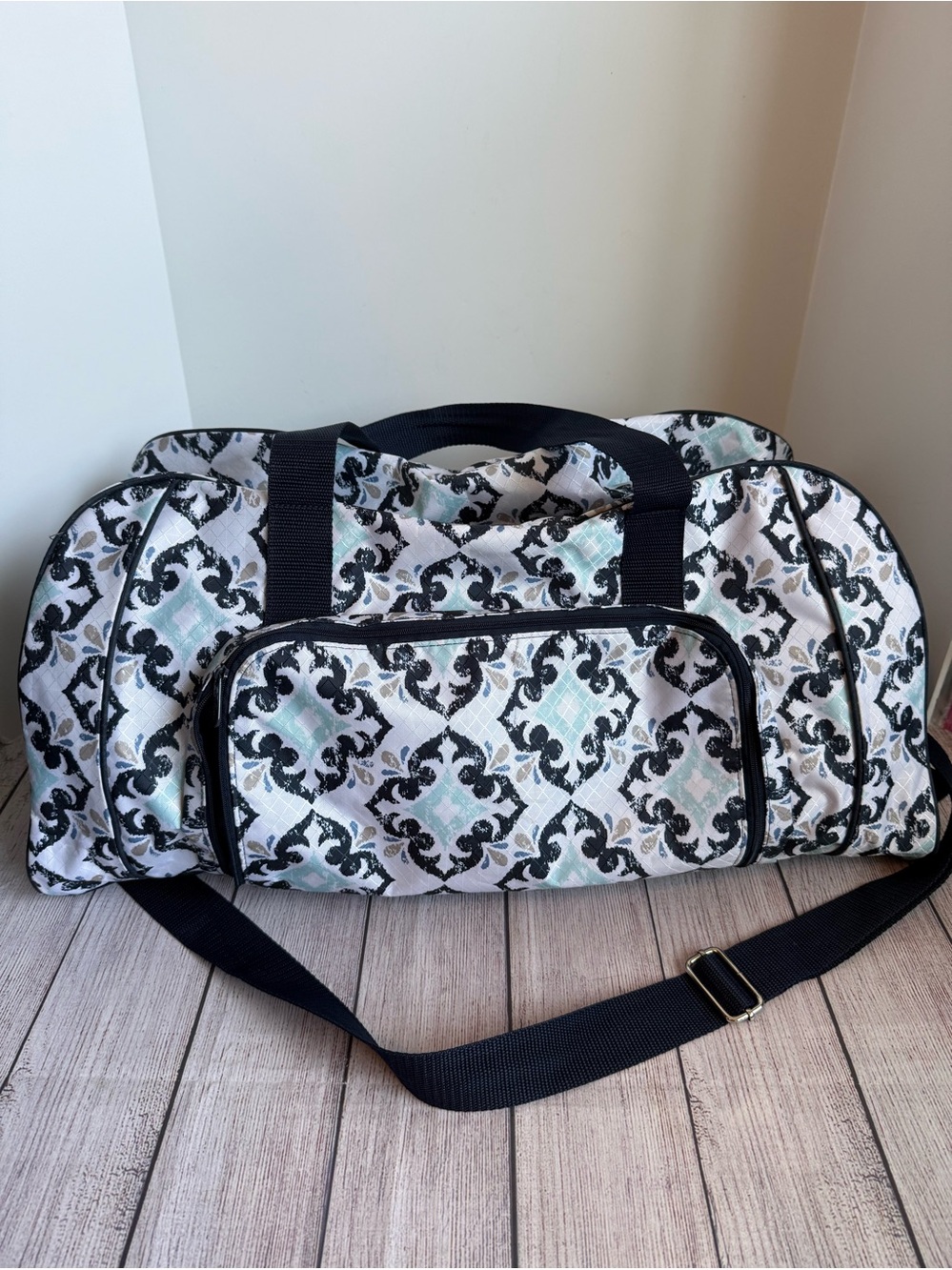 Thirty-One Blue Nylon Duffel Bag